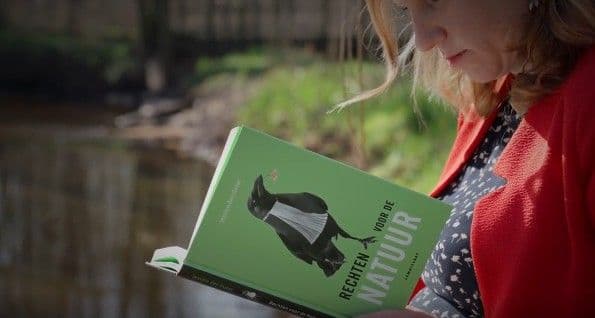 Bezoek van Jessica den Outer aan Waterschap Brabantse Delta voor uitwisseling over natuurrechten.